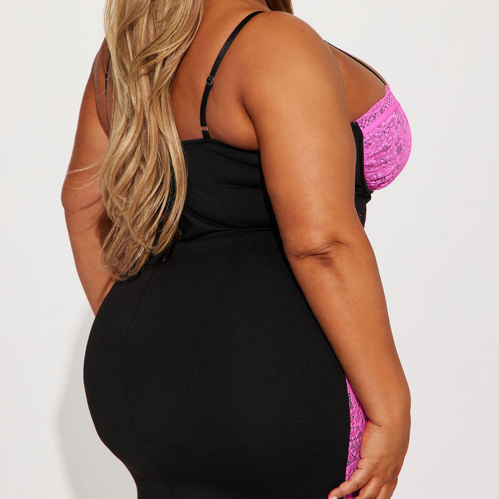 Barbie Pink & Black Lace Dress – Elegant Contrast Lace Bodycon Dress