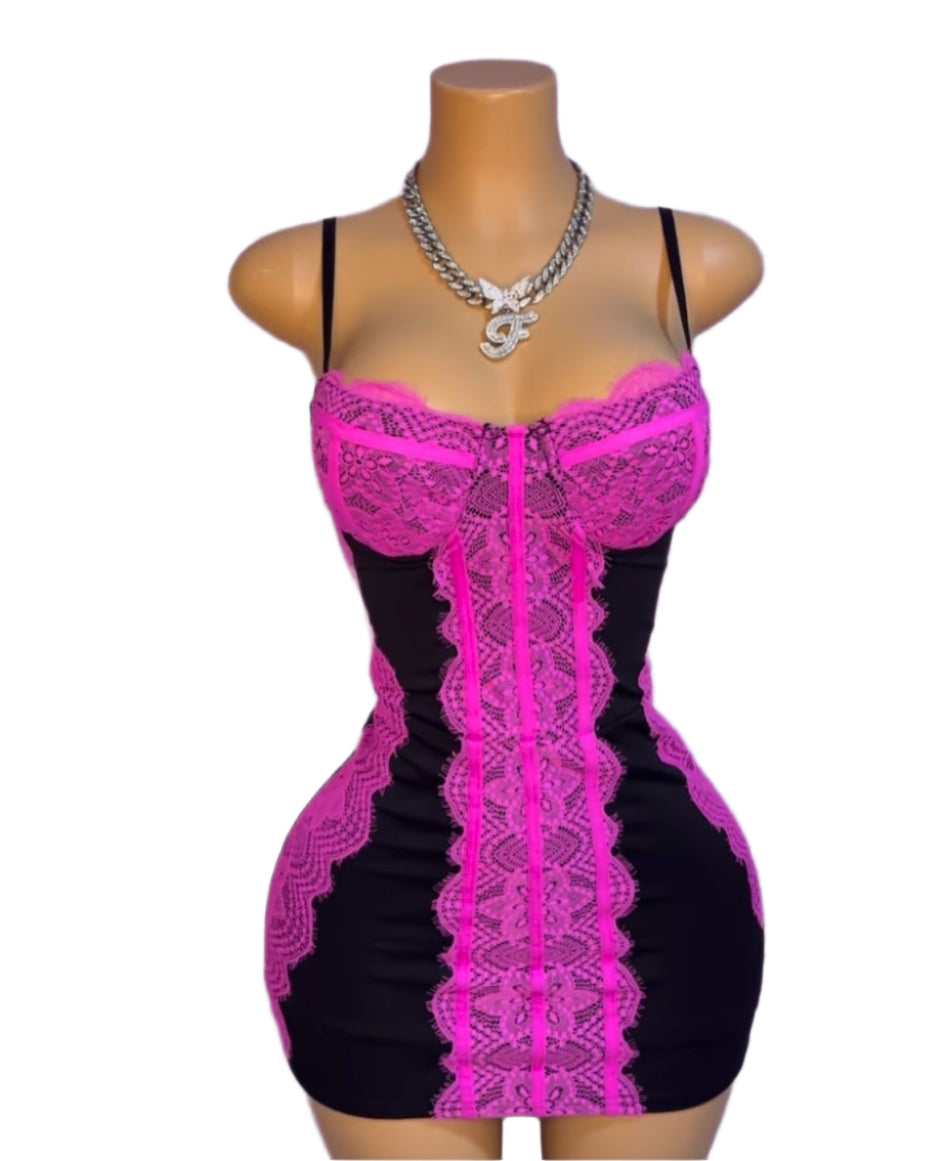 Barbie Pink & Black Lace Dress – Elegant Contrast Lace Bodycon Dress